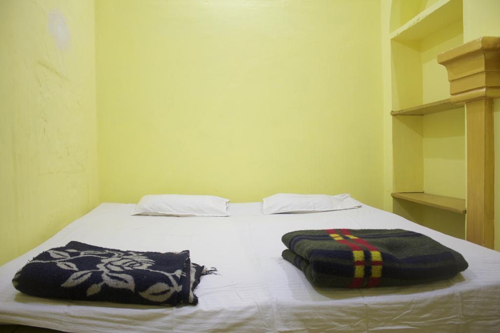 Yogi Lodge Benares Buitenkant foto