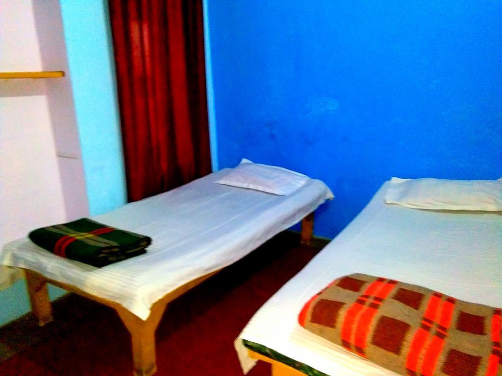 Yogi Lodge Benares Buitenkant foto