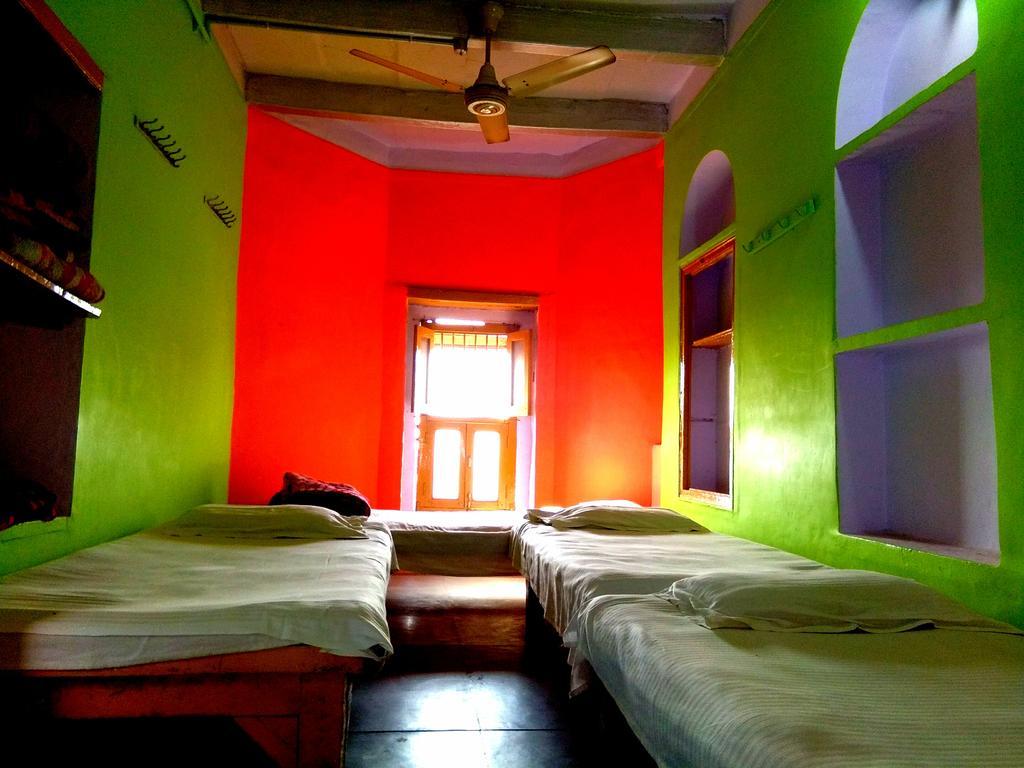 Yogi Lodge Benares Buitenkant foto
