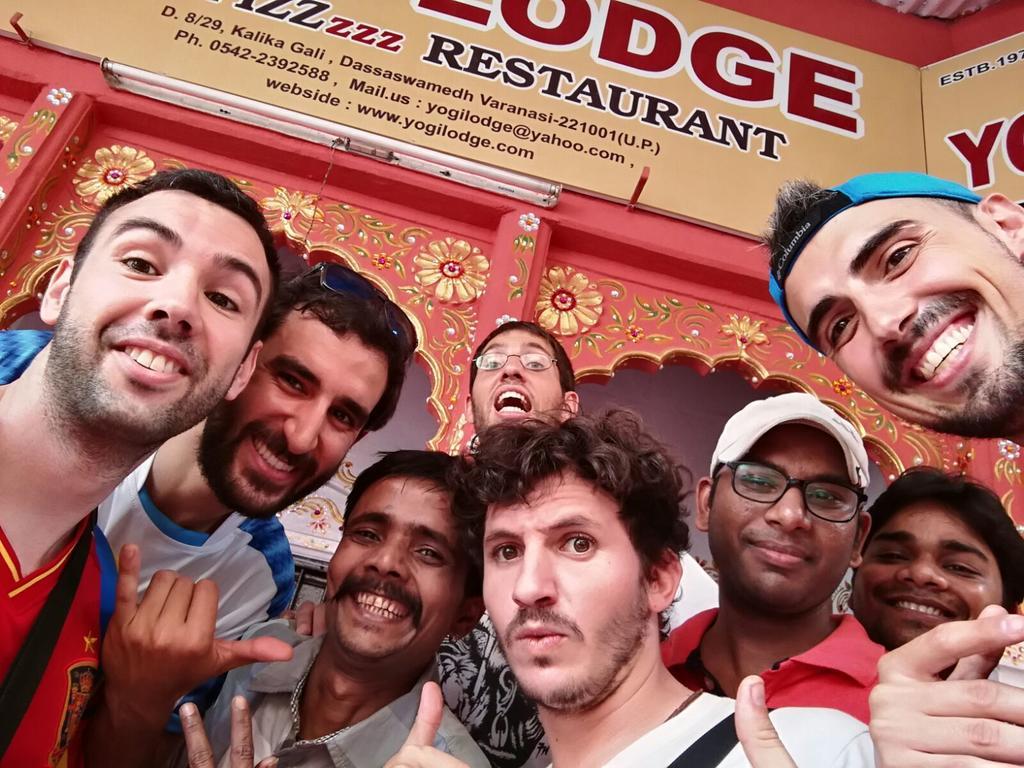 Yogi Lodge Benares Buitenkant foto