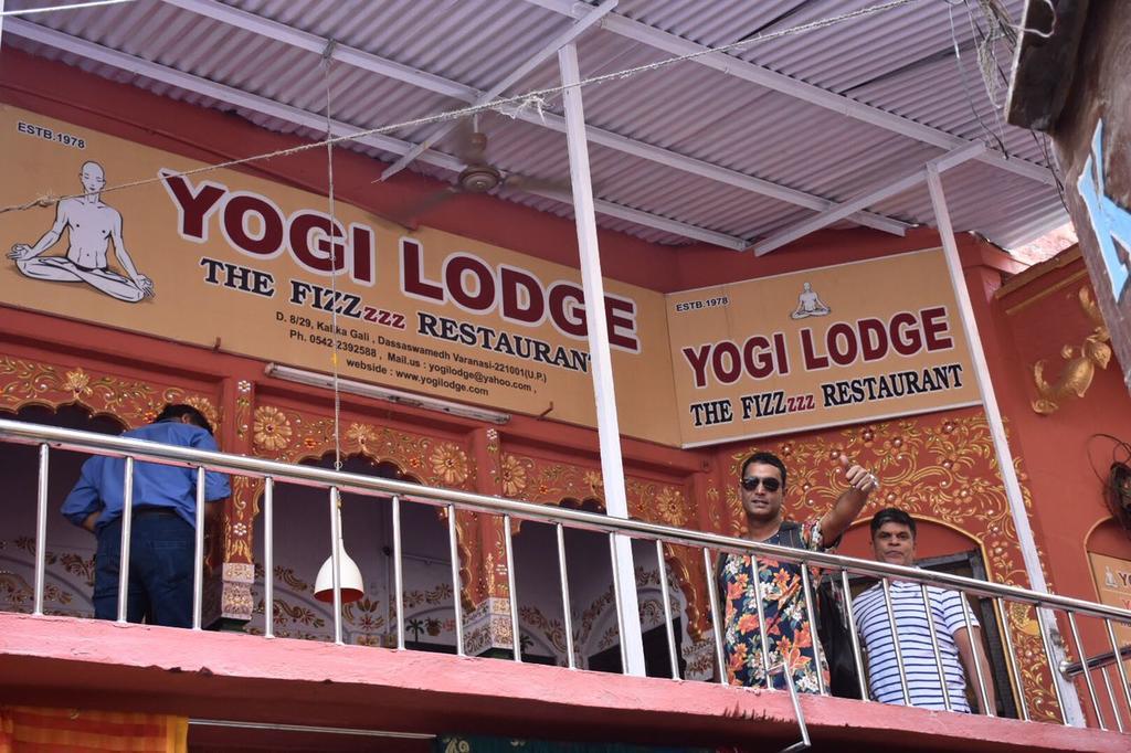 Yogi Lodge Benares Buitenkant foto
