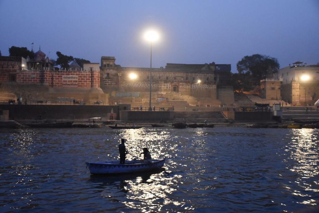 Yogi Lodge Benares Buitenkant foto