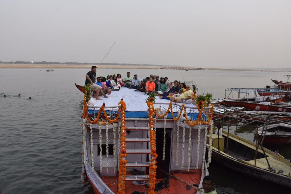 Yogi Lodge Benares Buitenkant foto